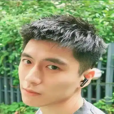 何茉佳